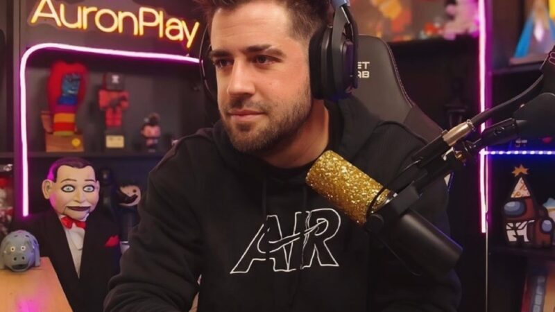 AuronPlay, youtuber, 37 años: «Recuerdo que cuando era pequeño acompañaba a mi mamá al trabajo. Iba a limpiar escaleras los fines de semana y me daba una fregona para que yo la ayudara»