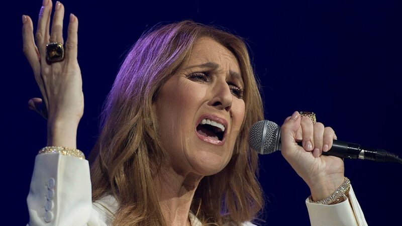 Céline Dion regresa a los escenarios en París tras enfrentar una dura enfermedad neurológica